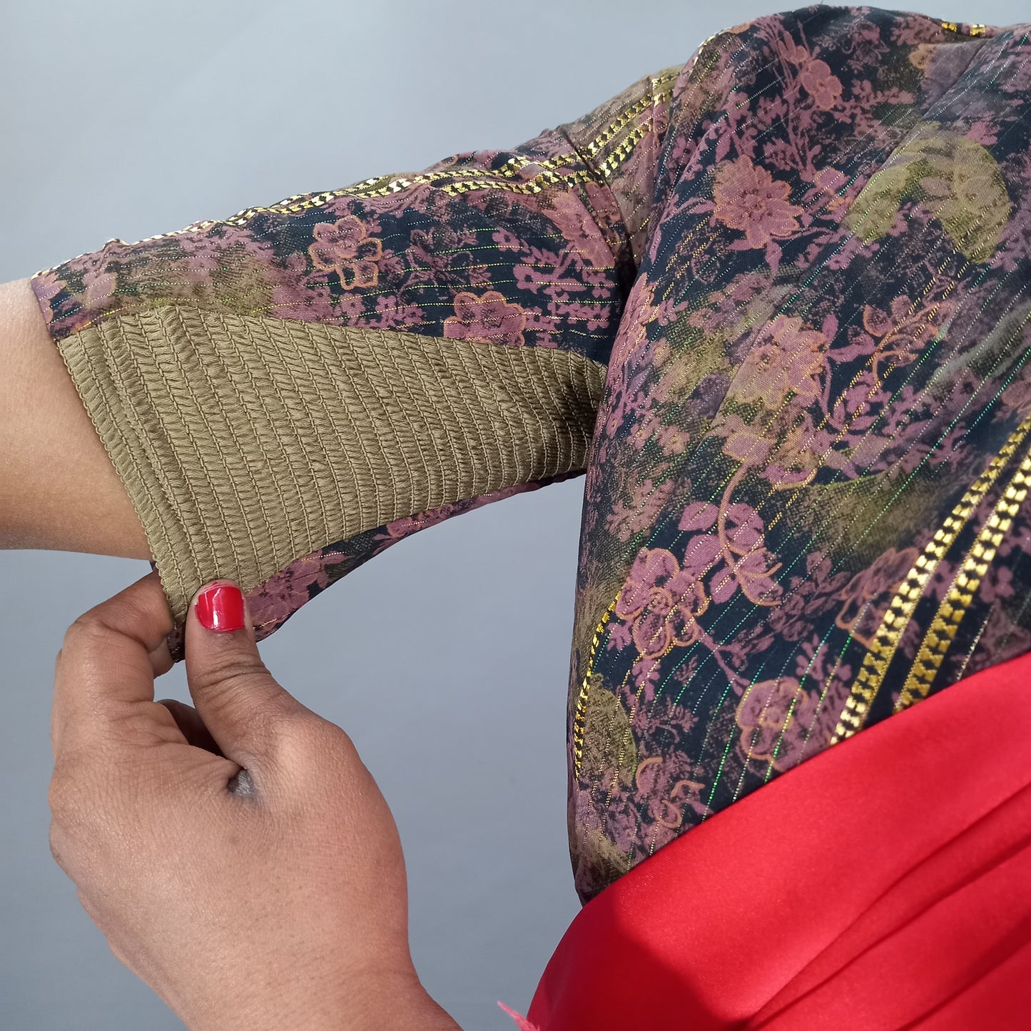 Multicolour Elbow Sleeves Saree Blouse in Multicolour
